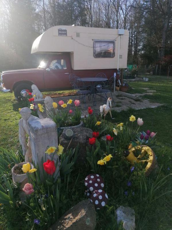 La Roulotte Des Trois Arbres Bed & Breakfast Oradour-sur-Glane Exterior foto