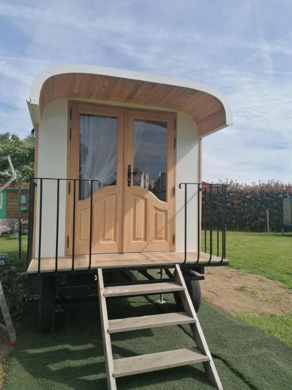 La Roulotte Des Trois Arbres Bed & Breakfast Oradour-sur-Glane Exterior foto