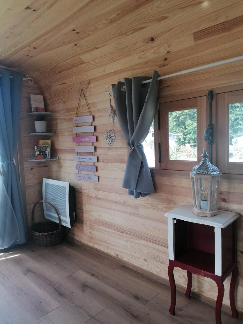 La Roulotte Des Trois Arbres Bed & Breakfast Oradour-sur-Glane Exterior foto
