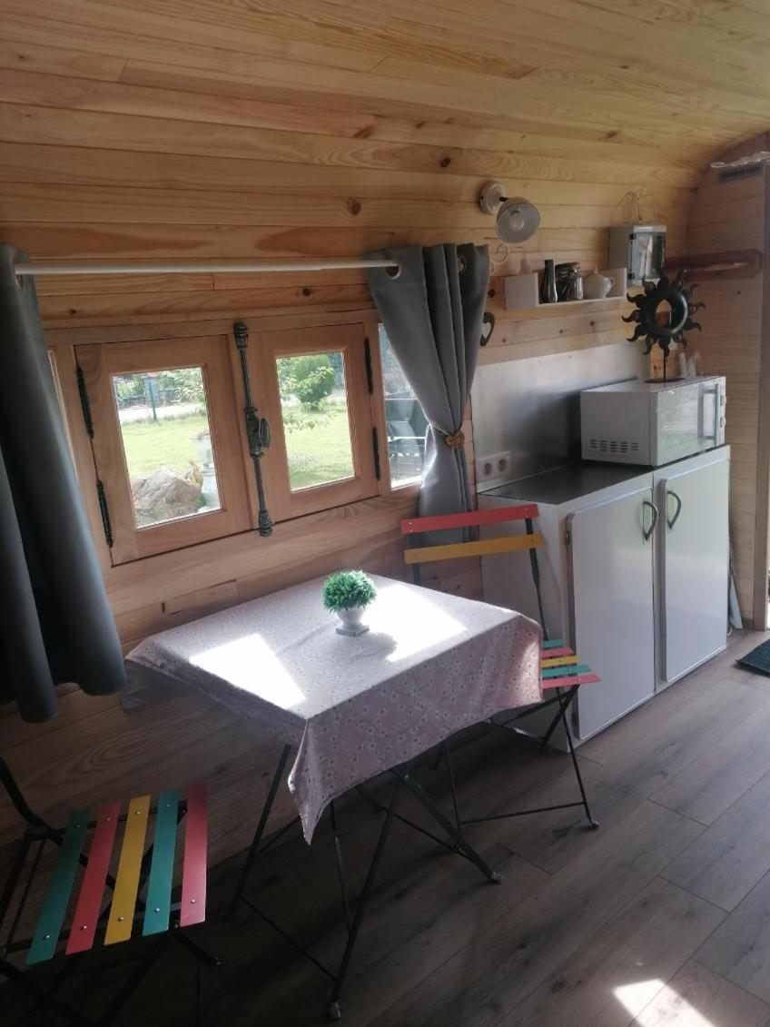 La Roulotte Des Trois Arbres Bed & Breakfast Oradour-sur-Glane Exterior foto