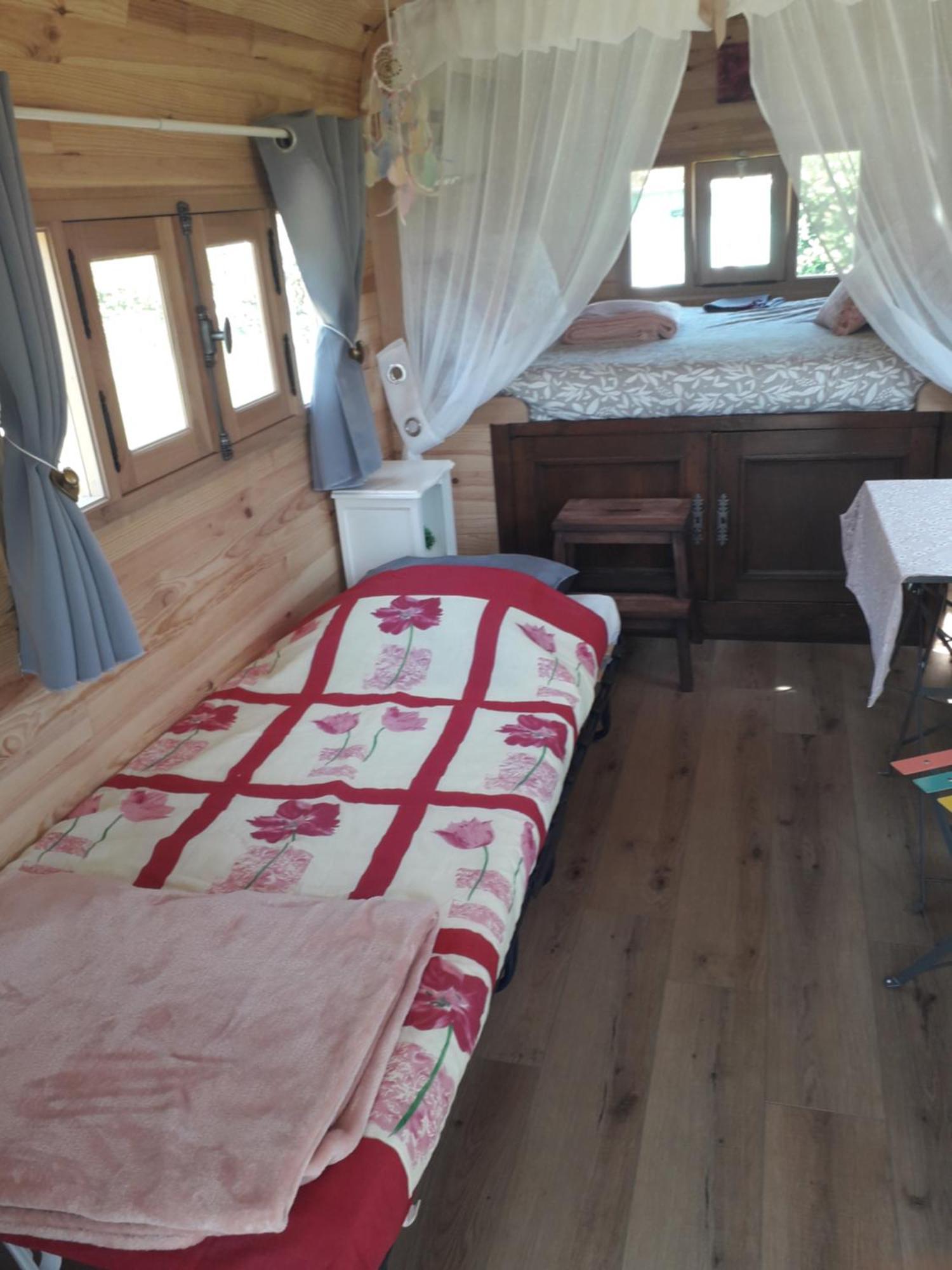 La Roulotte Des Trois Arbres Bed & Breakfast Oradour-sur-Glane Exterior foto